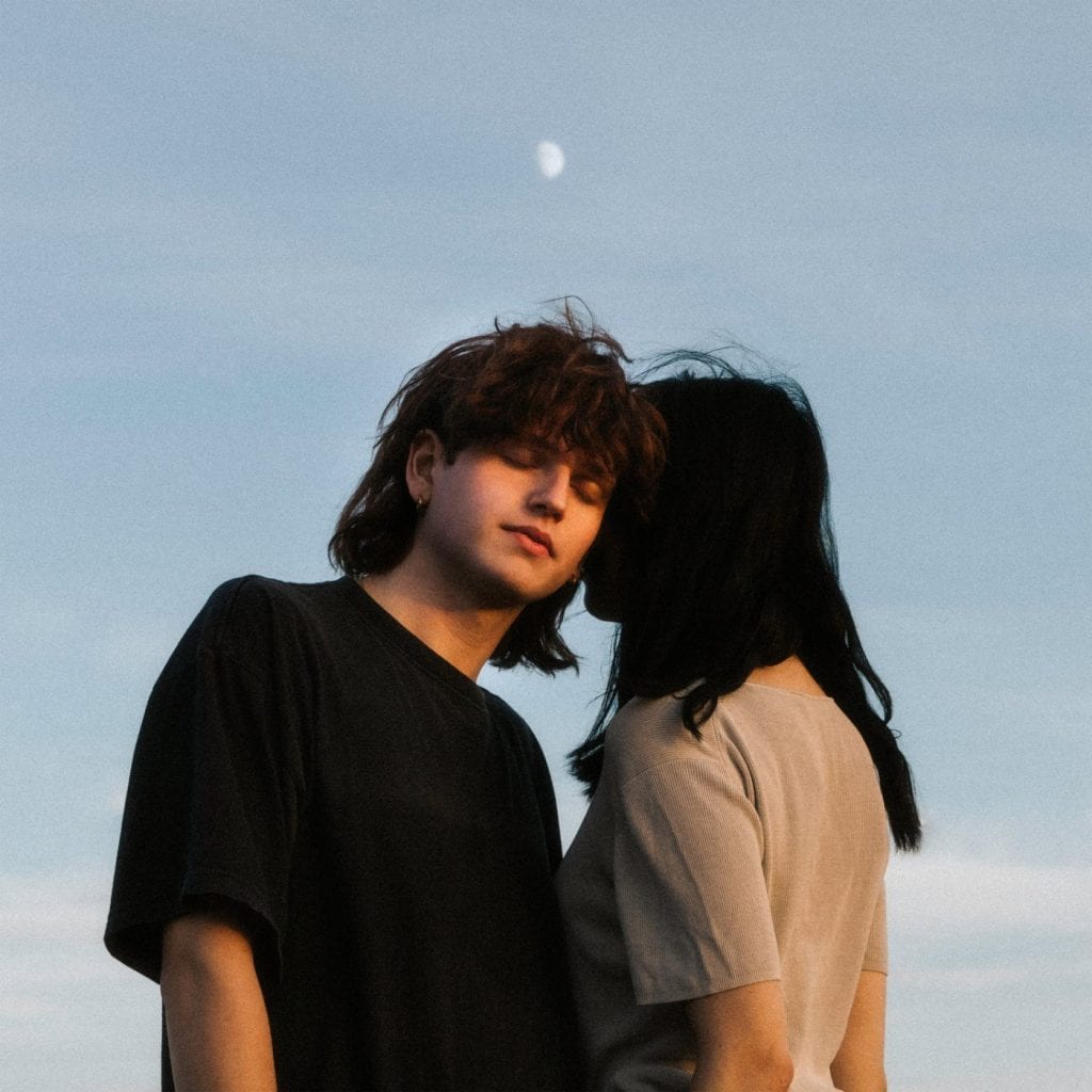 Von Freundschaft und Vermissen – „i’m so in love with all of my friends“ von Philip Brooks