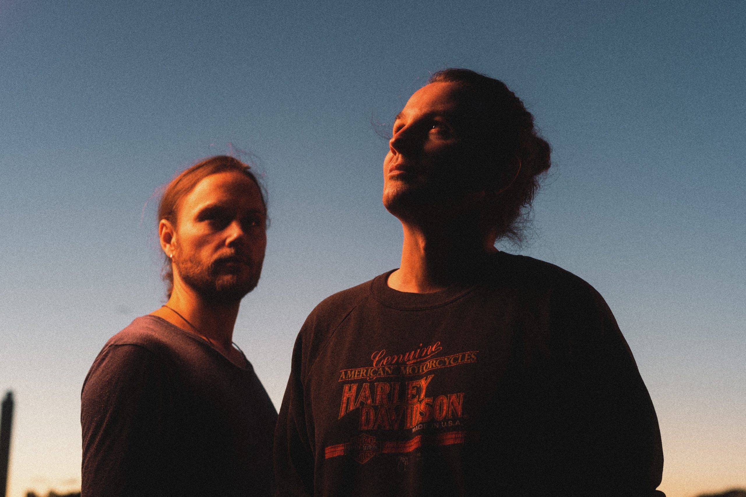 JONAH schaffen mit „Fallin“ eine gefühlvolle Ode an die Liebe