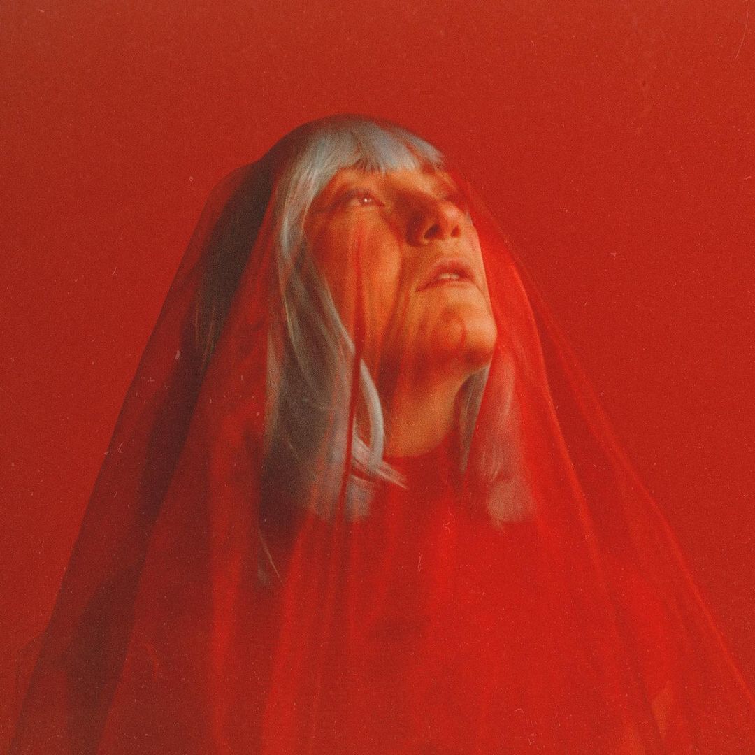 Novaa findet ihren Weg zurück zur Selbstliebe, Heilung und Hoffnung in „This Ain’t Your Home“