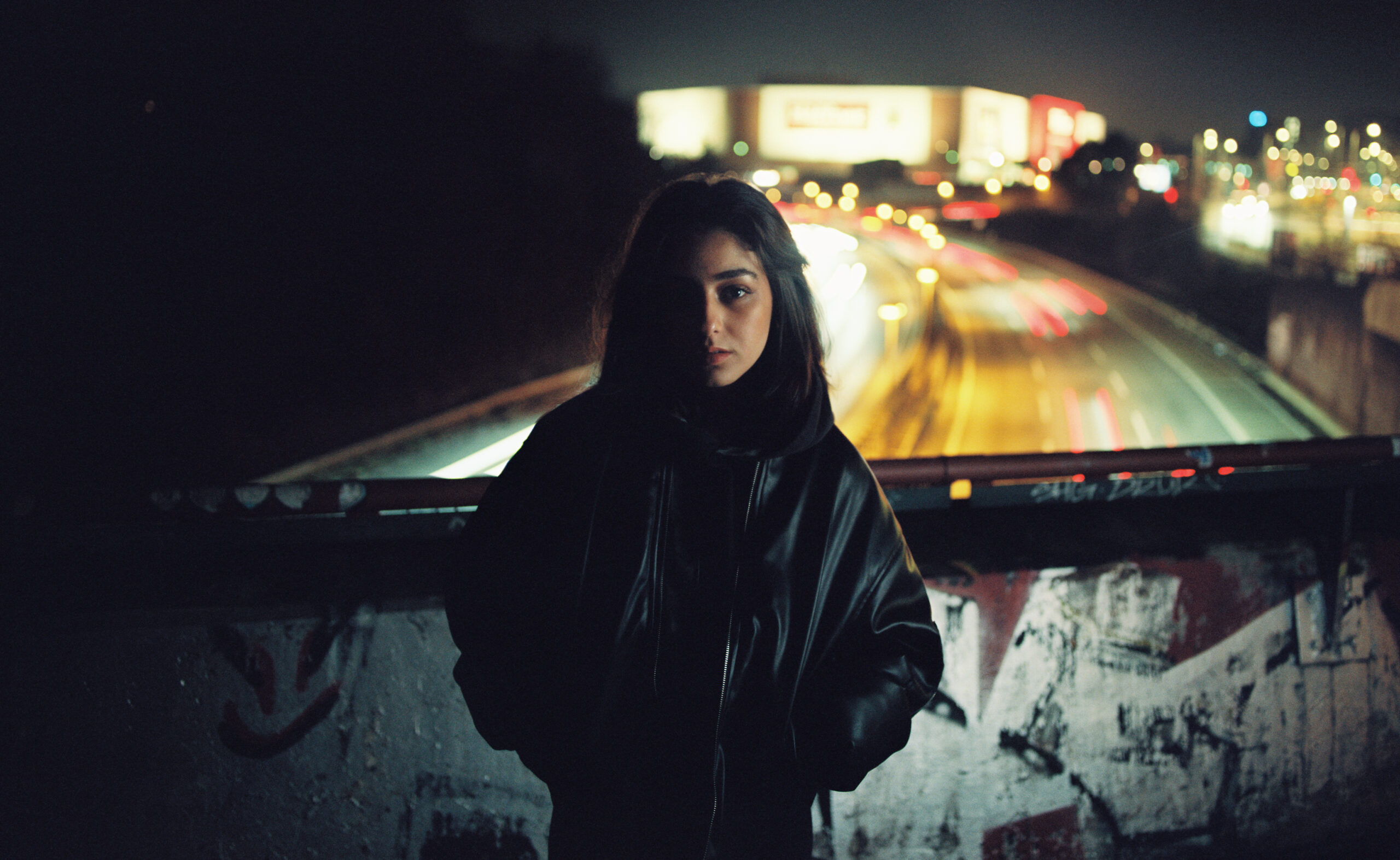 maïa im Interview: »Ich habe das Gefühl, ich sauge jede Emotion auf, die jeder Fremde um mich fühlt«