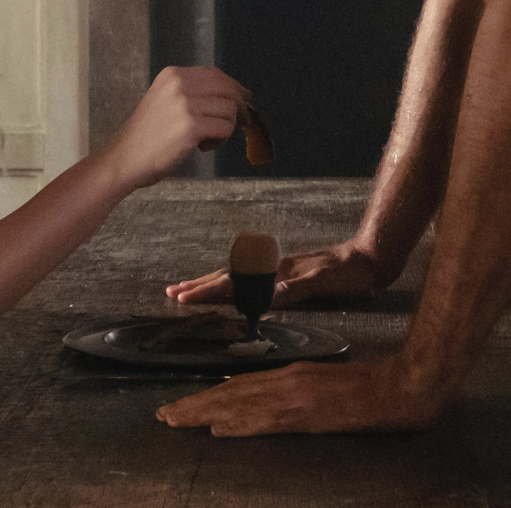 zu sehen ist das Cover des Albums "Wuthering Heights" von Charli xcx